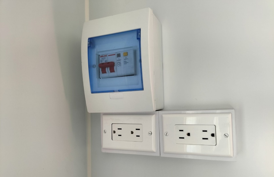 us electrical system in the shipping container food trailer